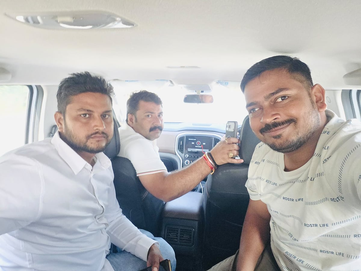 Hathras News: पुलिस को चकमा देकर  साथियों संग दिल्ली रवाना हुए कांग्रेस जिलाध्यक्ष