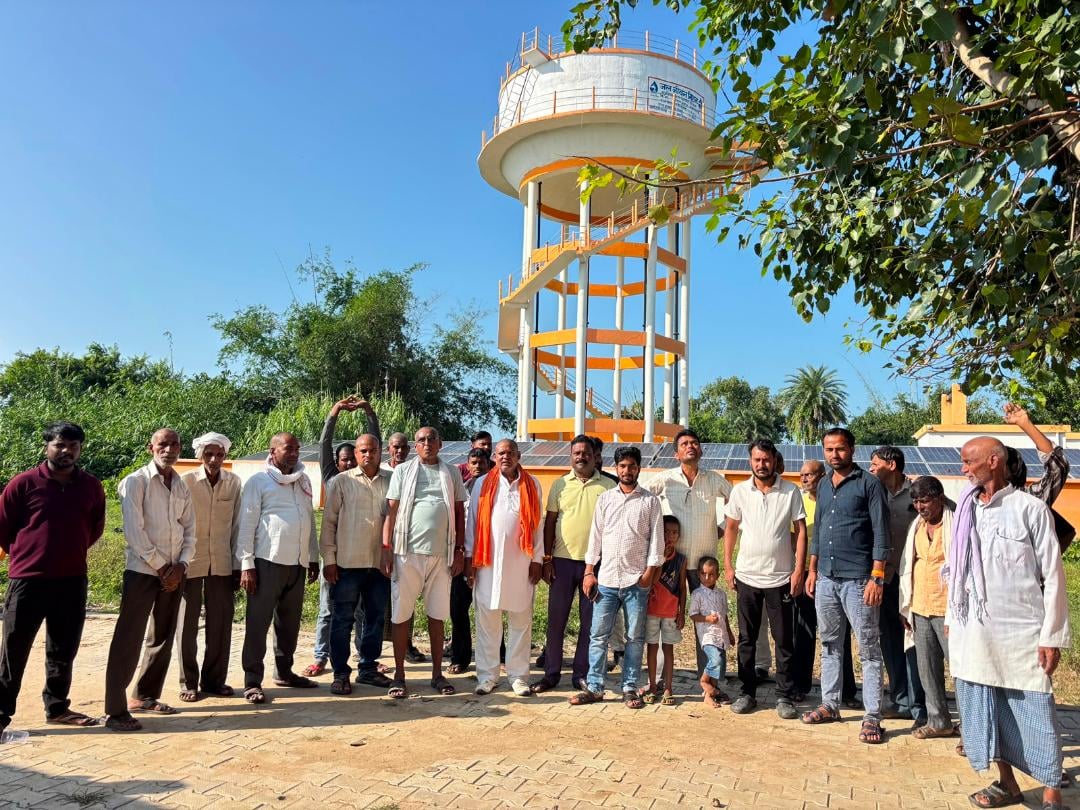 Maharajganj News: पैमाइश के लिए नहीं पहुंची राजस्व टीम, ग्रामीणों ने किया प्रदर्शन