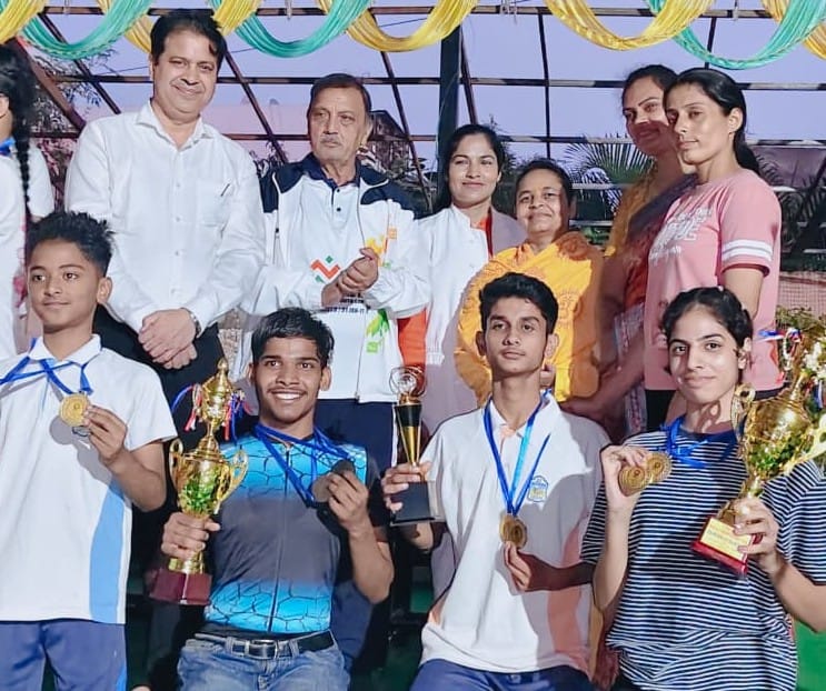 Ishita and Shivansh became champions in the yoga competition.