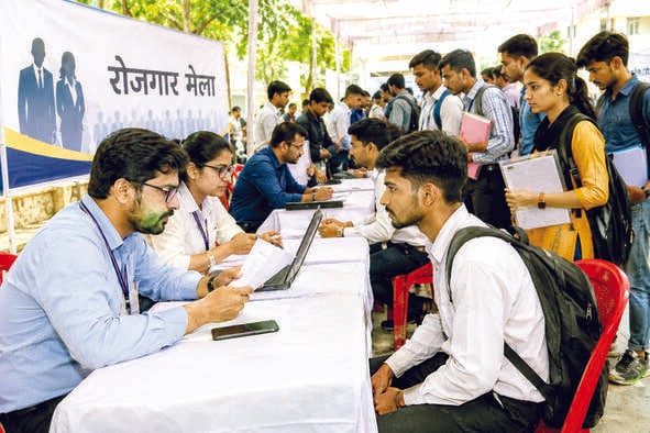 Lucknow News: रोजगार मेले में युवाओं के लिए 800 पदों पर नौकरी का मौका
