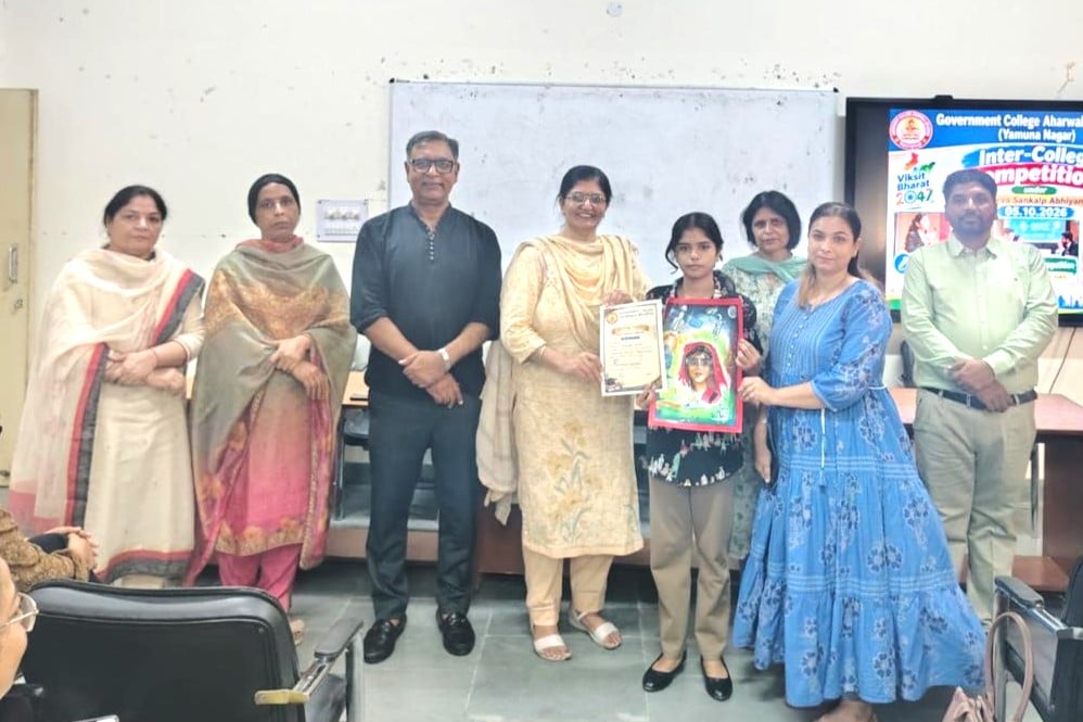 Suhani Devi tops poster-making competition