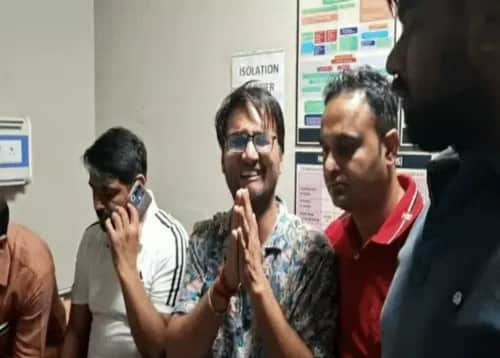 पत्नी की मौत के बाद विलाप करता नरेंद्र यादव। स्रोत : वीडियो ग्रैब