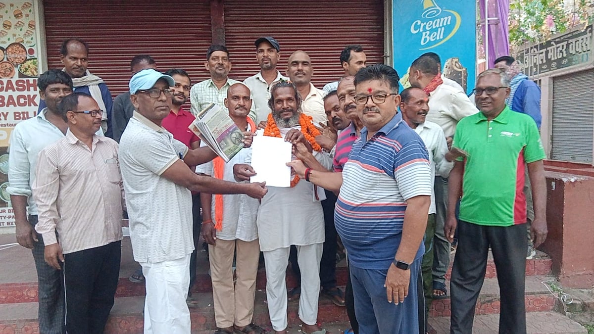 Mau News: समाचार पत्र विक्रेता संघ के जिलाध्यक्ष चुने गए मनोज गुप्ता