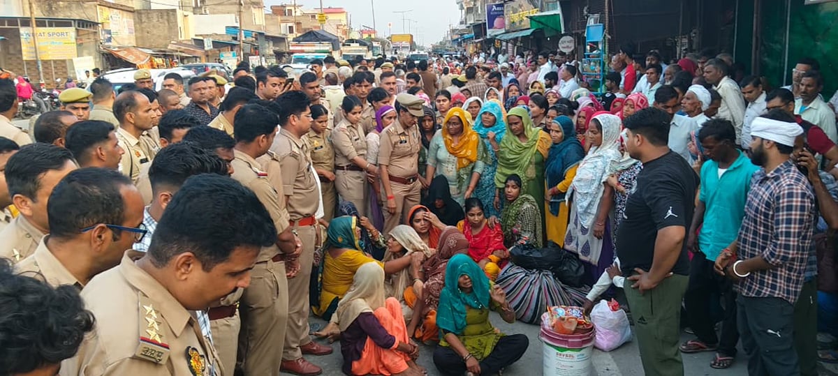 Meerut News: पोस्टमार्टम के बाद घर पहुंचे शव तो मचा कोहराम, हाईवे जाम करने का प्रयास