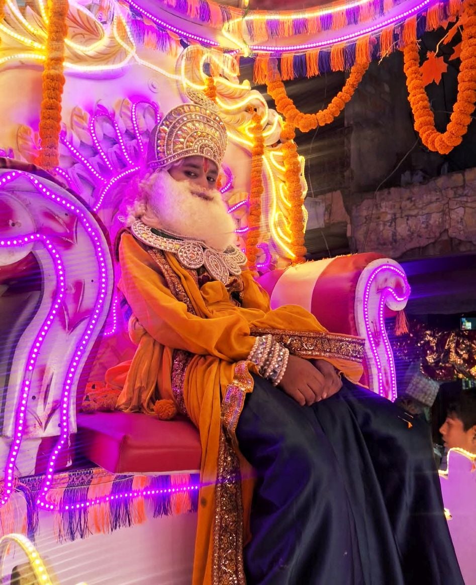 Budaun News: धूमधाम से निकाली महाराजा अग्रसेन की शोभायात्रा, कलाकारों ने मन मोहा