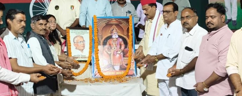 Shahjahanpur News: जयप्रकाश नारायण और महाराजा अग्रसेन की जयंती मनाई