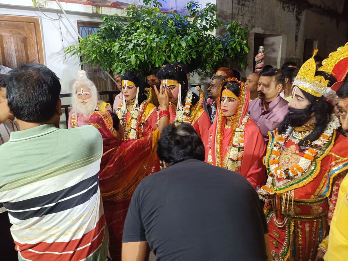 Ghazipur News: बैंड-बाजे संग श्री राम चबूतरा से निकाली गई शोभायात्रा
