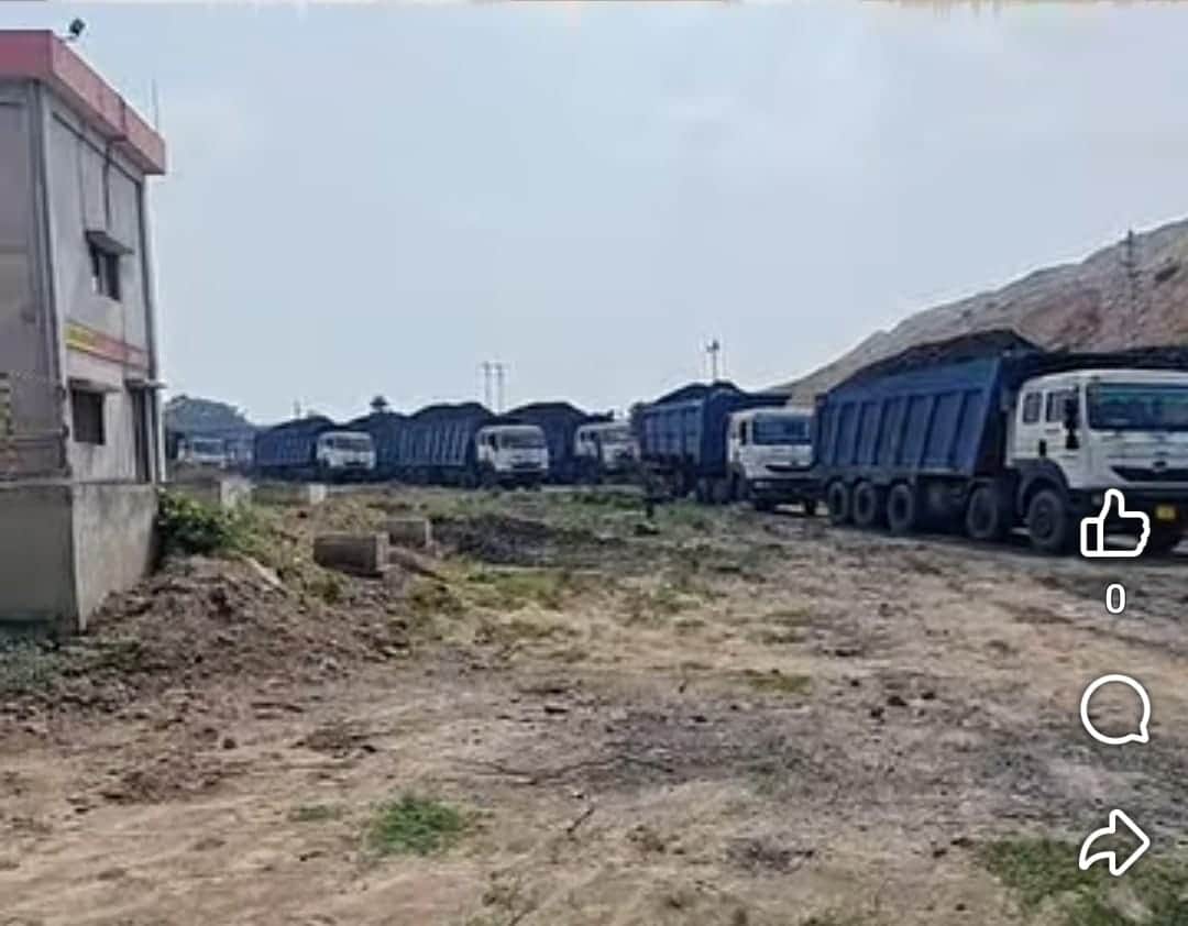 Women's protest against THDC; hundreds of vehicles halted.