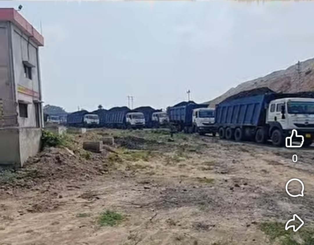 Women's protest against THDC; hundreds of vehicles halted.