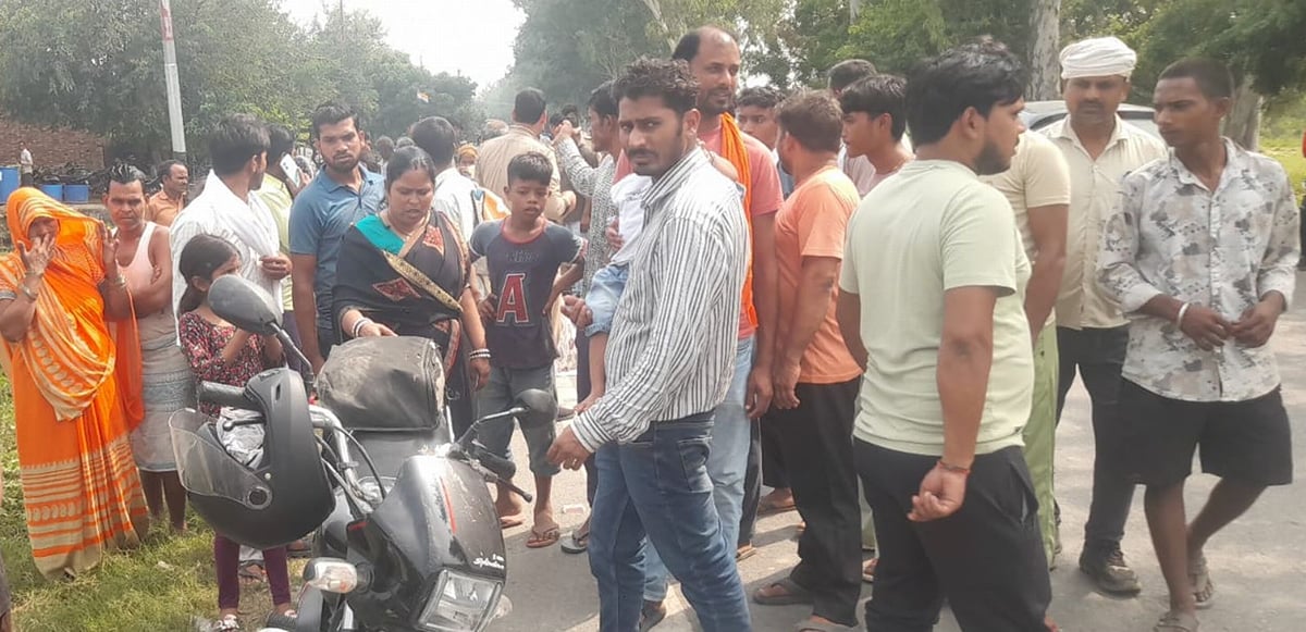 Budaun News: दो बाइकों की आमने-सामने भिड़ंत, महिला समेत दो घायल