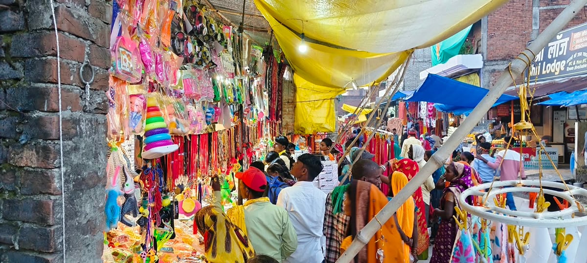Kaushambi News: मां शैलपुत्री की पूजा-अर्चना कर भक्तों ने मांगी सुख-समृद्धि