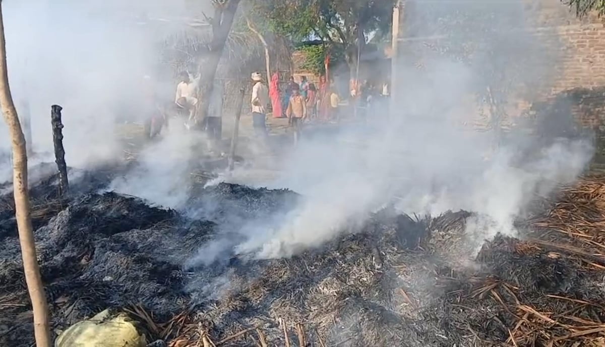 Lakhimpur Kheri News: गैस सिलिंडर फटने से घर में लगी आग, बाल-बाल बचा दंपती