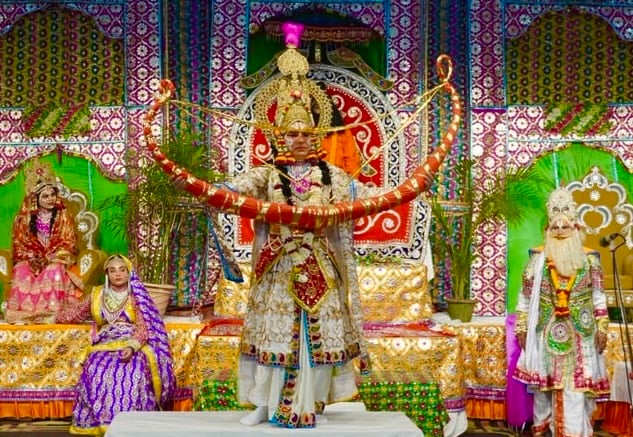 Gorakhpur News: राम ने तोड़ा शिव धनुष, सीता ने पहनाई जयमाला