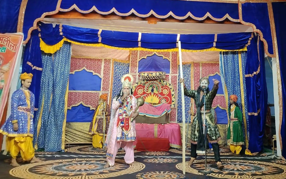 Budaun News: दशरथ के महल में गूंजीं चार बेटों की किलकारियां