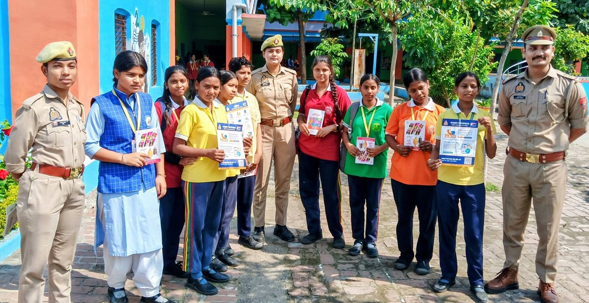 Meerut News: छात्राओं को साइबर अपराधों पर किया जागरूक