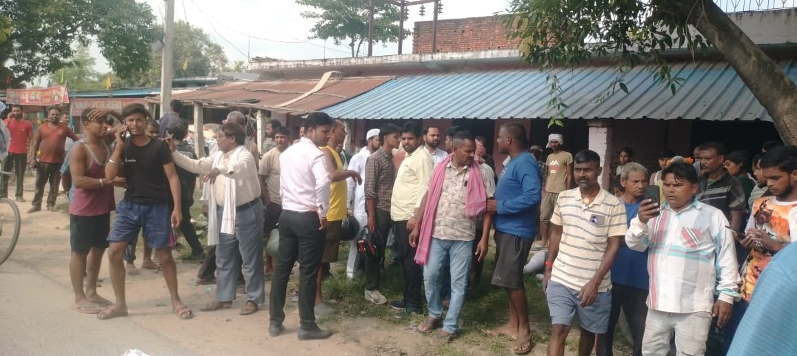 Ballia News: ट्रक की टक्कर से छात्रा की मौत, होमगार्ड घायल