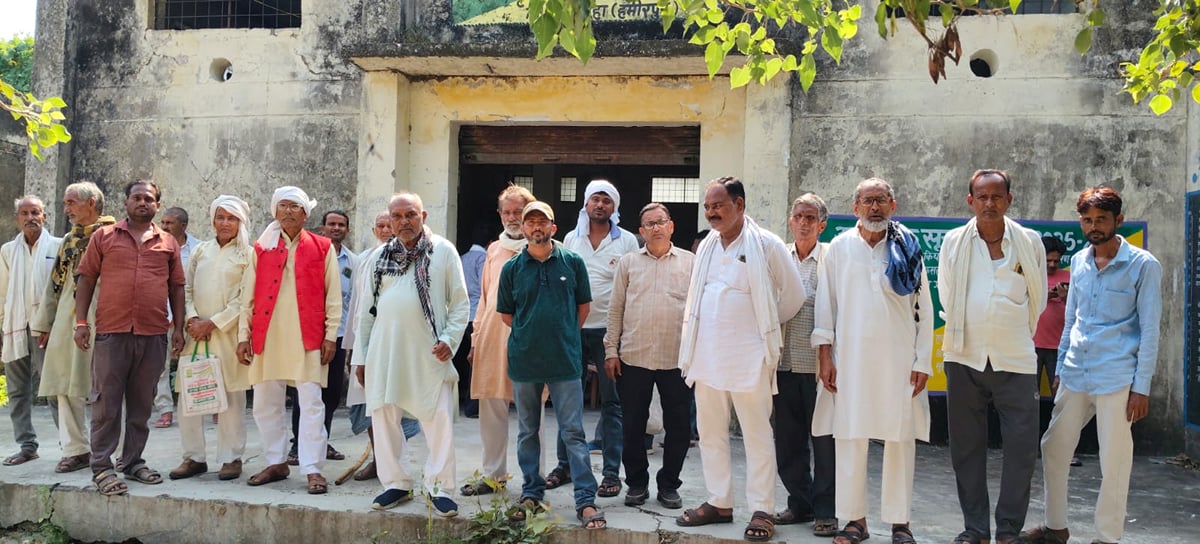 Hamirpur News: सर्वर ठप होने से बीज वितरण रुका, मायूस लौटे किसान