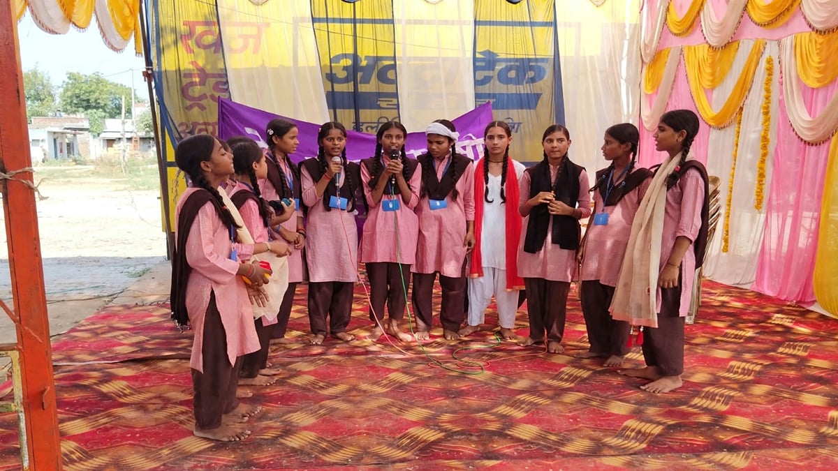 Banda News: मुसीबत में चुप न रहें, हेल्पलाइन का करें उपयोग