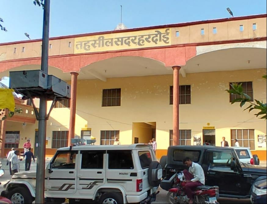 Hardoi News: चार दिन की हड़ताल से 2600 आवेदन लंबित