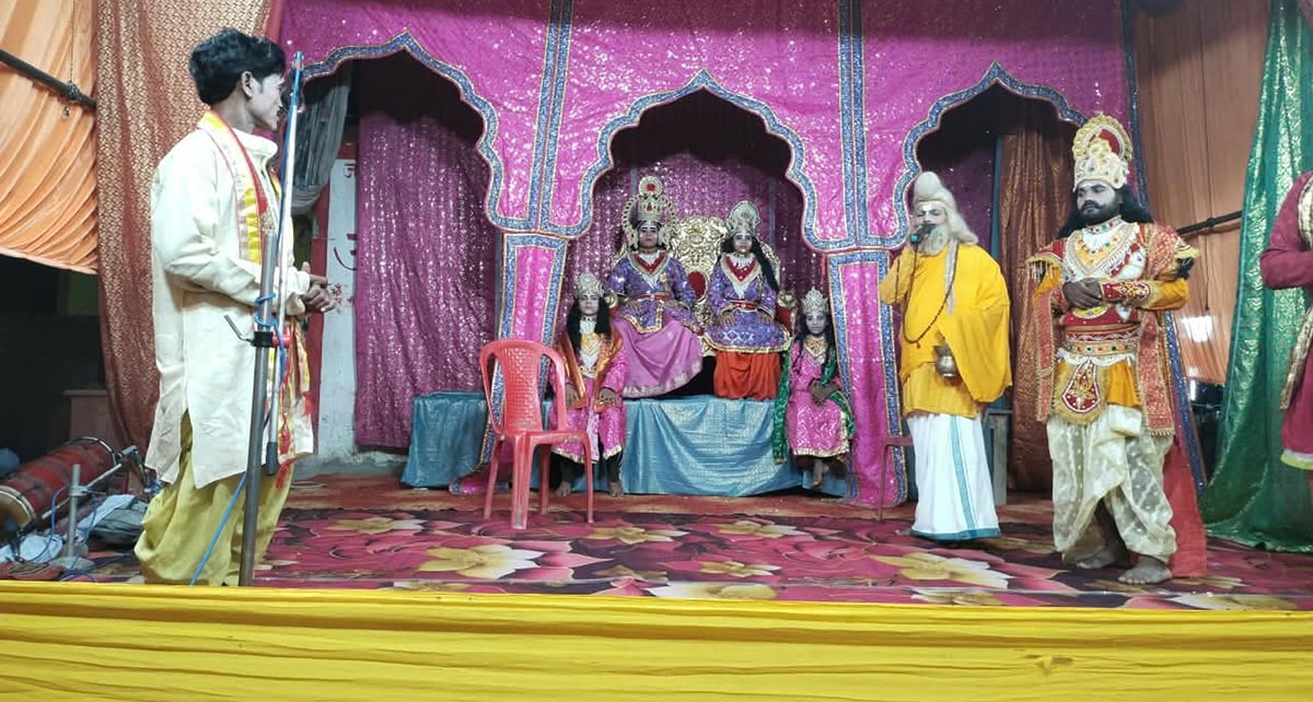 Balrampur News: राम जन्म की लीला देखकर भावविभोर हुए दर्शक, जयकारों की गूंज
