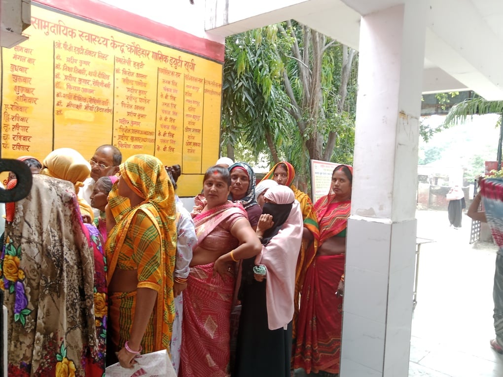 Prayagraj News: कौड़िहार सीएचसी में वायरल बुखार, सर्दी-जुकाम के मरीजों की भीड़