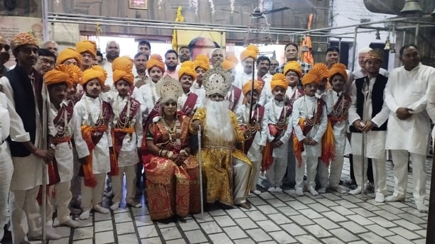 Agra News: महाराजा अग्रसेन जयंती पर निकाली भव्य शोभा यात्रा