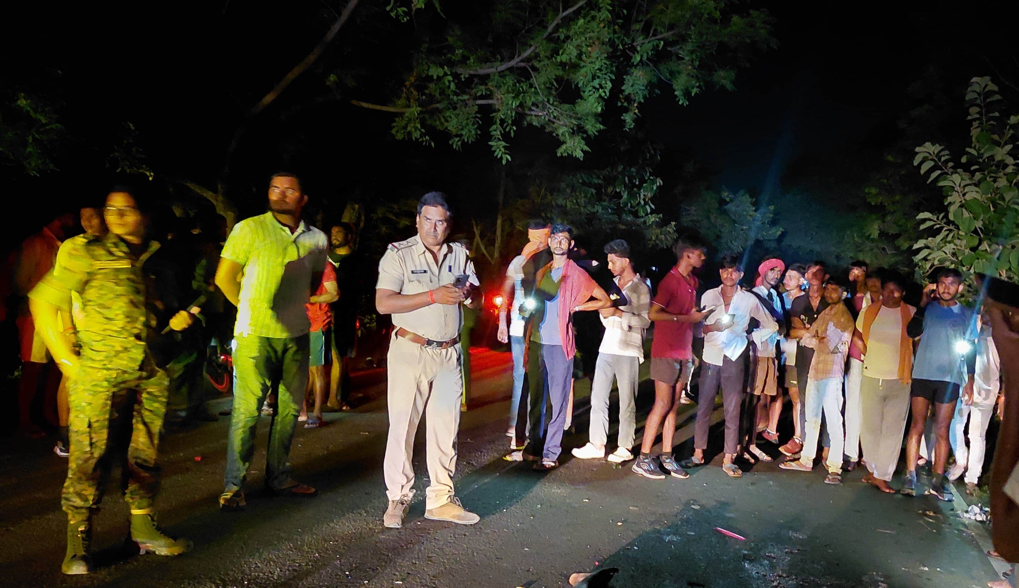 घटनास्थल पर मौजूद पुलिस