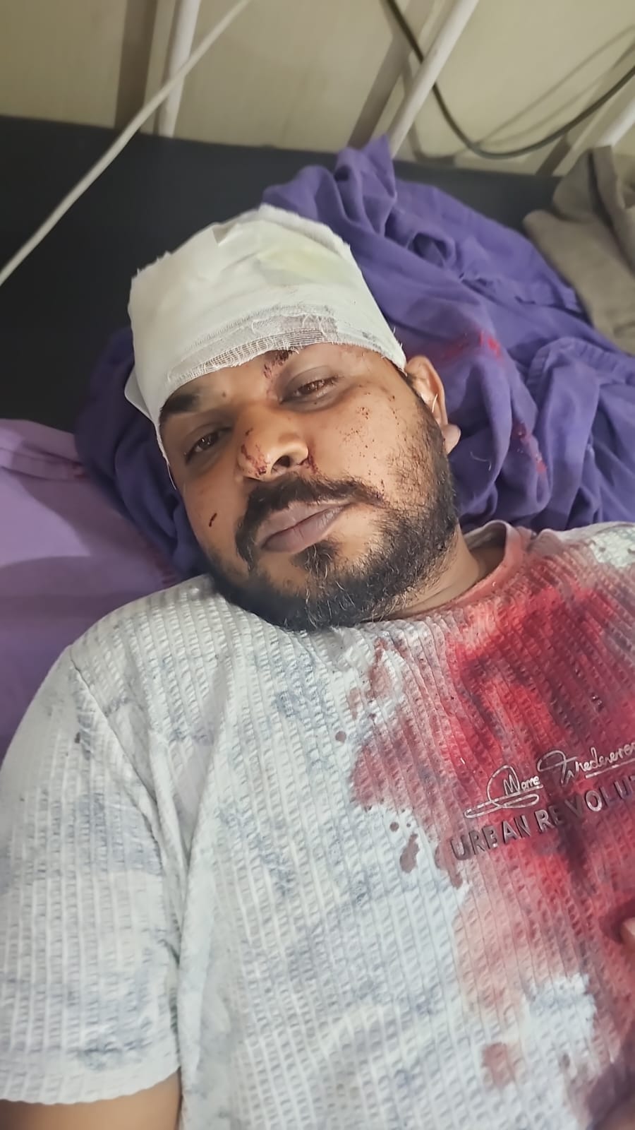 हमले में घायल सागर।