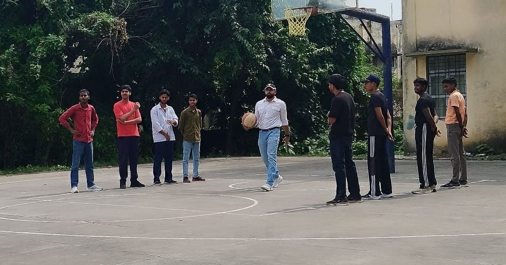 Shahjahanpur News: बास्केटबॉल टीम में चयन के लिए नौ खिलाड़ियों ने दिया ट्रायल