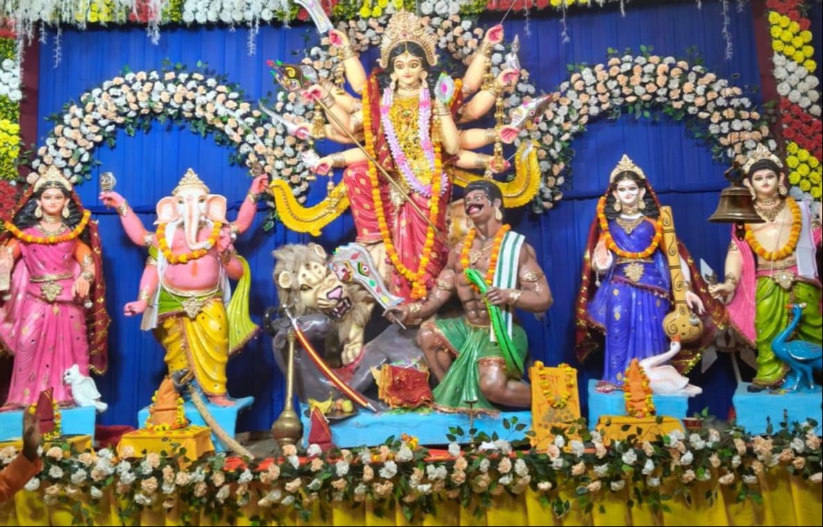 Mirzapur News: मुकुट पूजन के साथ शुरू हुई 200 वर्ष पुरानी रामलीला