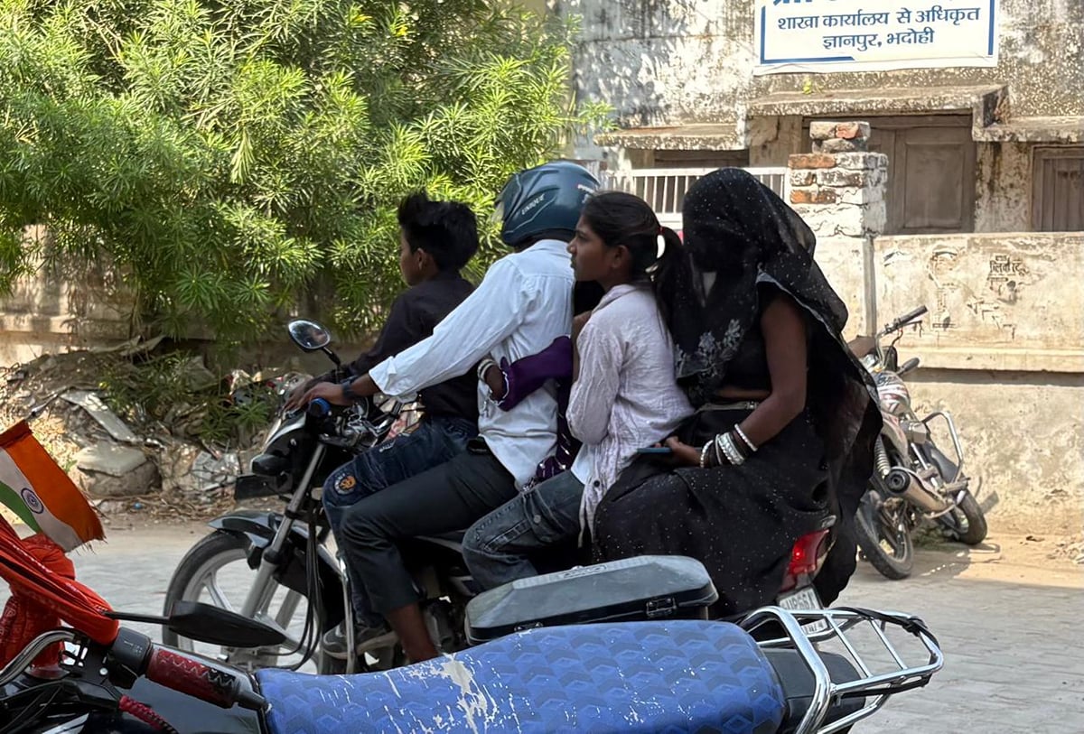 Bhadohi News: तीन साल में 9327 वाहन चालकों ने तोड़े नियम, सिर्फ 184 की आरसी निरस्त