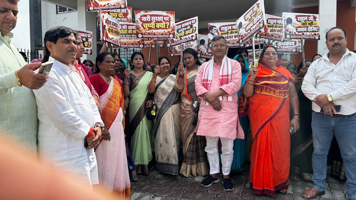 Jaunpur News: कांग्रेस कार्यालय के घेराव पर भाजपा और कांग्रेस कार्यकर्ता आमने-सामने