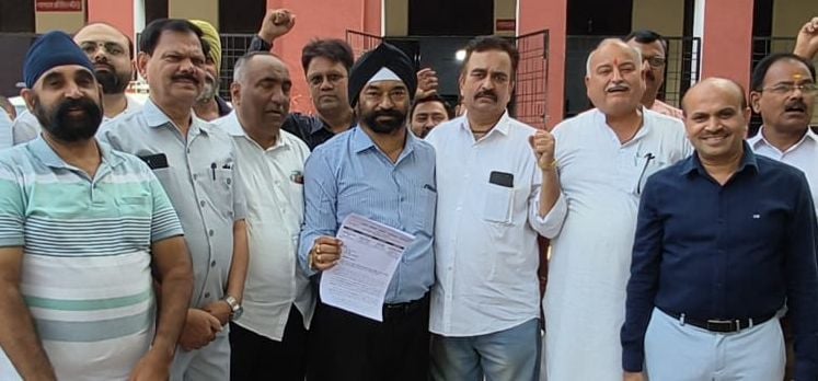 Shahjahanpur News: व्यापारियों ने एमडीआर पर पुनर्विचार की उठाई मांग