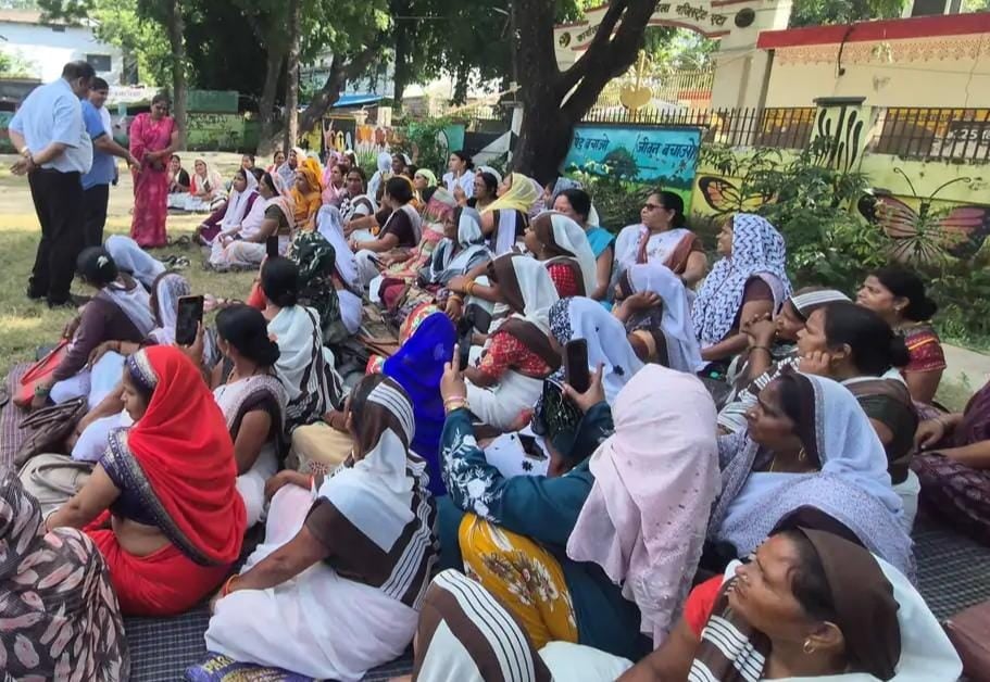 ASHA workers adamant on demand for 18,000 salary.