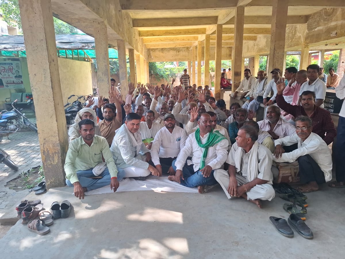 Firozabad News: किसानों ने जसराना तहसील में प्रदर्शन कर मांगा मुआवजा