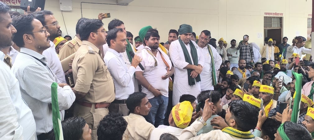 Sitapur News: तहसीलदार कार्यालय के सामने की नारेबाजी, धनगर आरक्षण की उठाई मांग