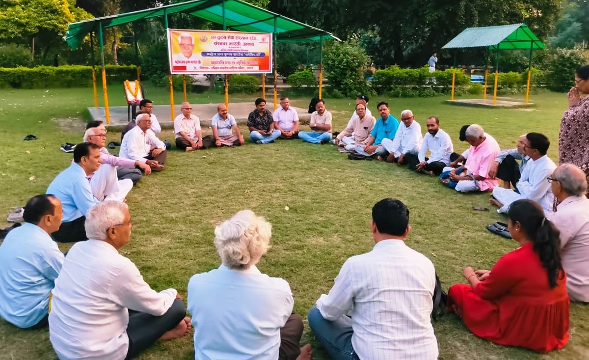 Unnao News: साहित्यकार जयकृष्ण पांडेय ‘कोविद’ को दी श्रद्धांजलि