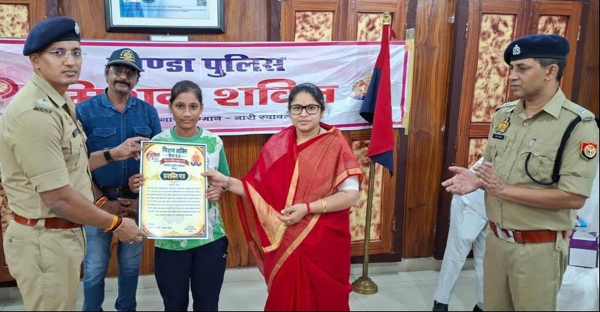 Gonda News: उत्कृष्ट कार्य करने वाली महिलाओं का सम्मान