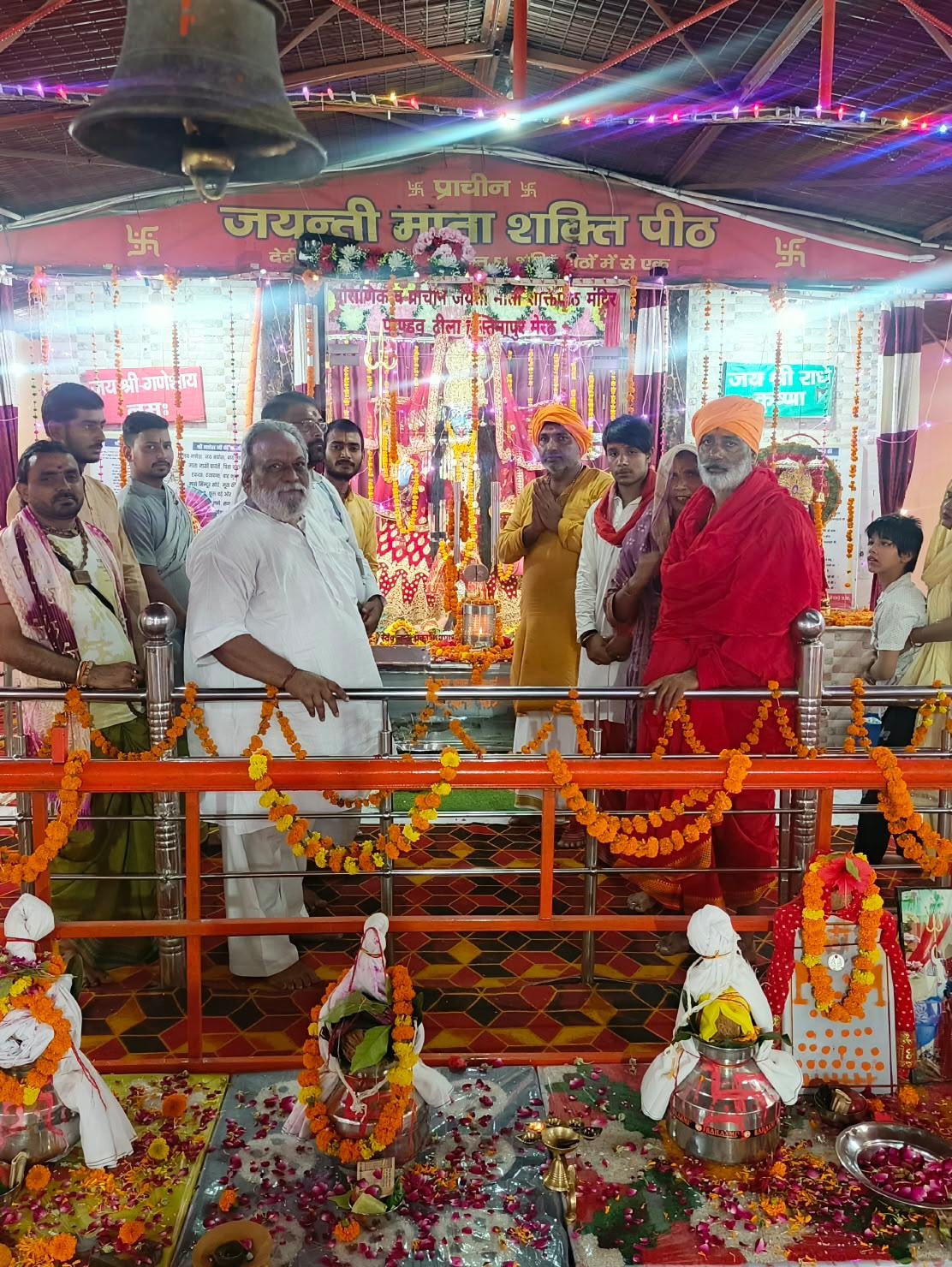 Meerut News: नवरात्र के तीसरे दिन मां चंद्रघंटा की विधि-विधान से पूजा