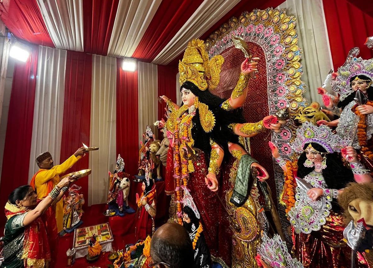 Raebareli News: पंडालों में गूंजने लगे मां के जयकारे