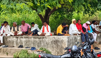Sonebhadra News: खेत जाते समय पति ने लाठी-डंडे और कुल्हाड़ी से किया हमला, महिला की मौत