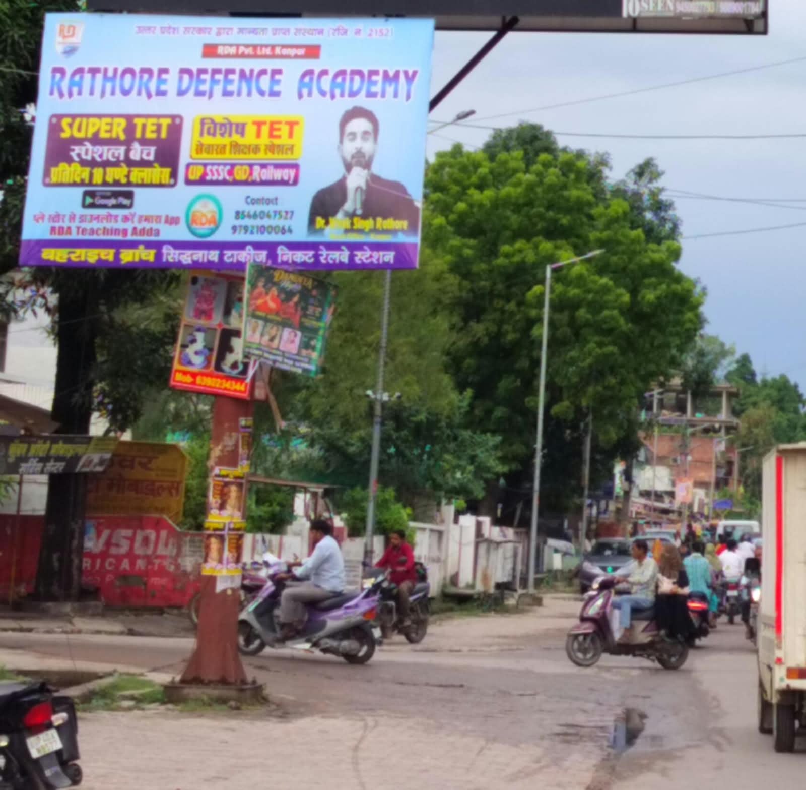 A network of 450 hoardings, not a single one authorized; only 15 unipoles are legal.