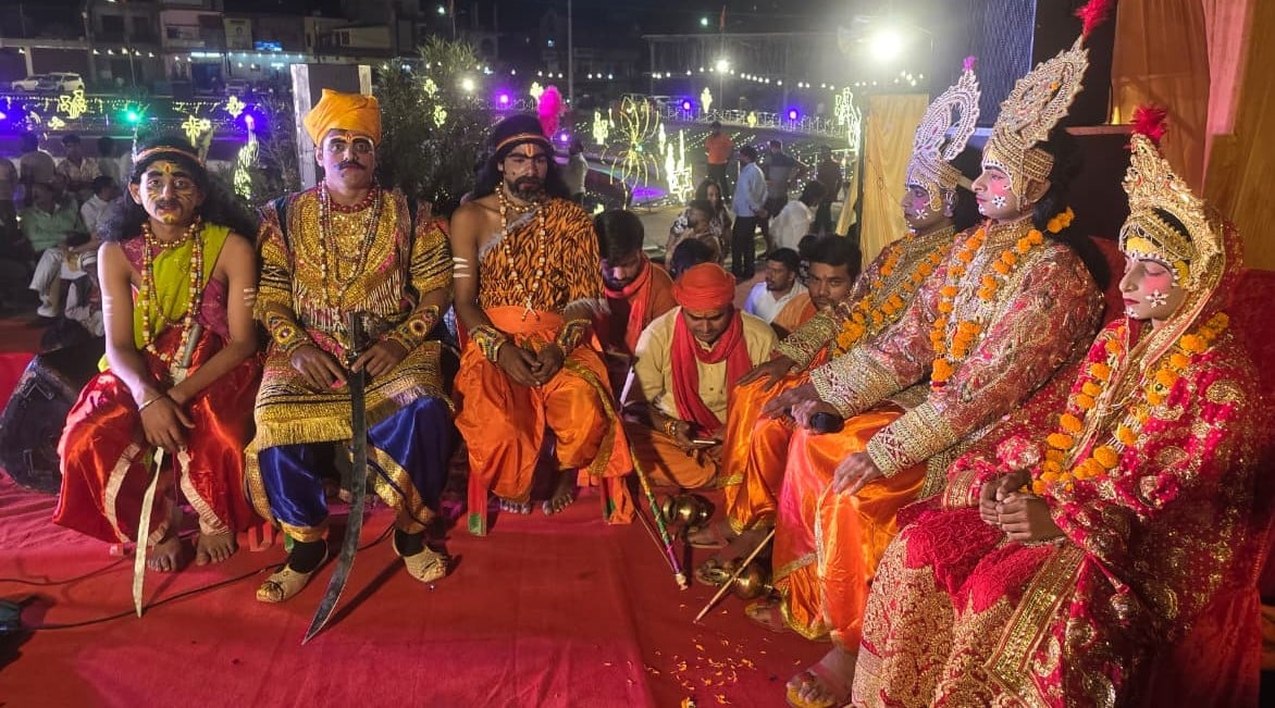 Barabanki News: मां ब्रह्मचारिणी के दर्शन को मंदिरों में उमड़े श्रद्धालु