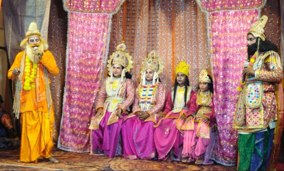Sultanpur News: रामजन्म का मंचन देख भाव विभोर हुए श्रद्धालु