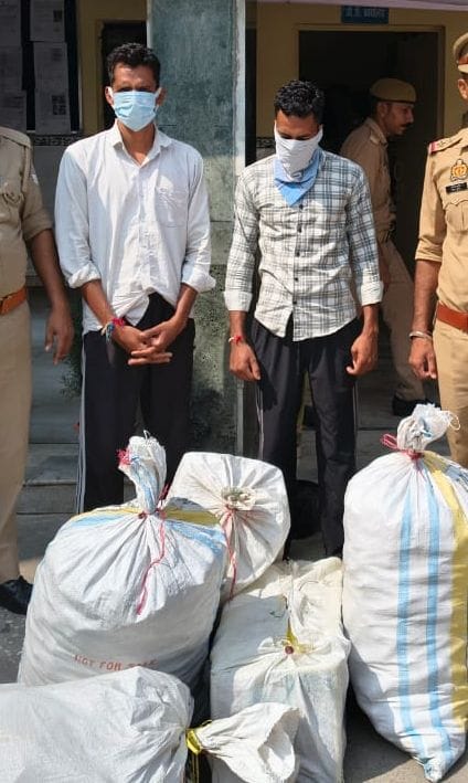 देहात थाना पुलिस ने पटाखों के साथ पकड़े आरोपी। संवाद