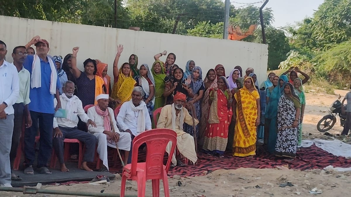 Agra News: उखर्रा पार्क में समाधान होने तक बना रहेगा रास्ता