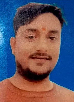 Azamgarh News: पंखे का स्विच लगाते समय करंट लगने से युवक की मौत