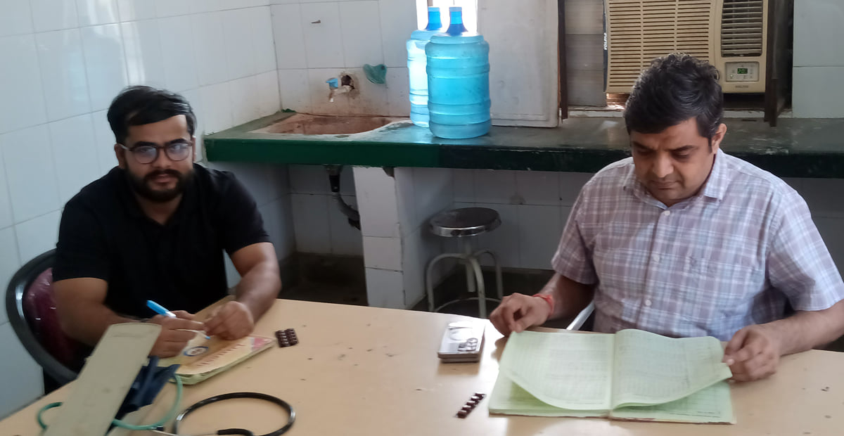 Agra News: हड़ताल में निरीक्षण को पहुंचे एसीएमओ, बंद मिले आयुष्मान आरोग्य मंदिर