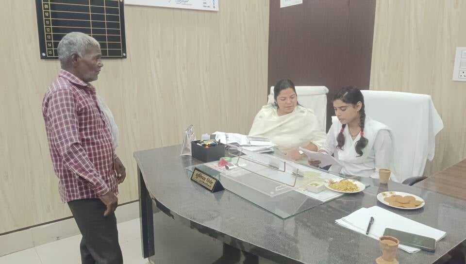Mainpuri News: छात्राओं ने संभाली एसडीएम और प्रधानाध्यापक की जिम्मेदारी