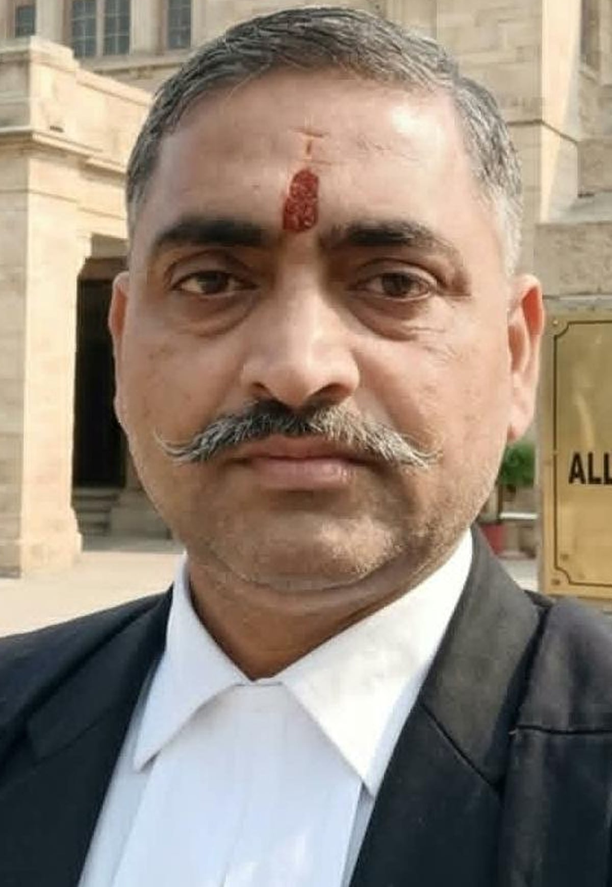 Fatehpur News: अम्बरीष सिंह कमिश्नरी बार के वरिष्ठ उपाध्यक्ष निर्विरोध निर्वाचित
